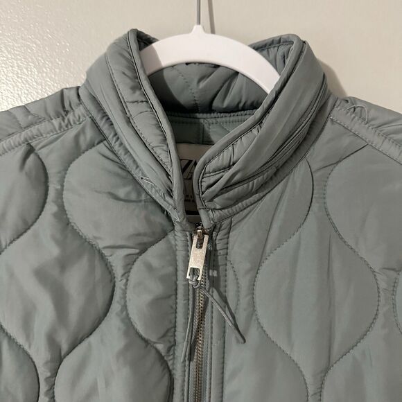 ZARA Women's Quilted Puffer Vest Size L Mock Neck Pockets Hidden Hoodie Gray - Picture 3 of 11